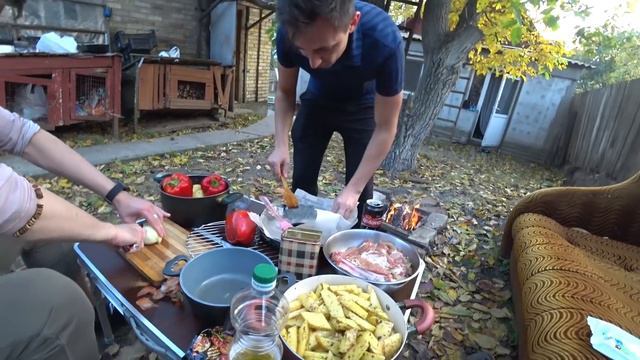 ПРИГОТОВИЛИ РЕБРА НА ГРИЛЕ В ДЕРЕВНЕ / ОЧЕНЬ ВКУСНО ПОЕЛИ / ВЕЧЕРНЯЯ АТМОСФЕРА смотреть онлайн