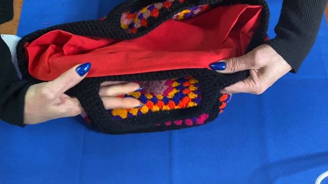 КАК СДЕЛАТЬ ПОДКЛАД К ВЯЗАНОЙ СУМКЕ мастер класс Гелла Чара смотреть онлайн