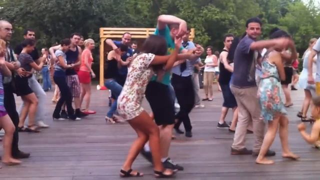 Bachata Artem & Evgenia park Gorkogo Moscow10.07.2012 смотреть онлайн