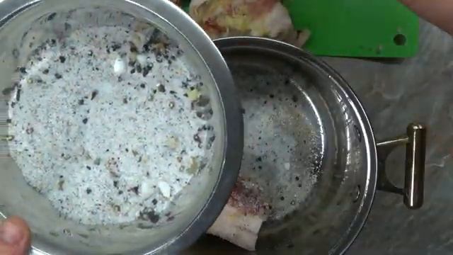 Солим сало.Сухая засолка сала с чесноком.Деревенский рецепт! Сухой посол. смотреть онлайн