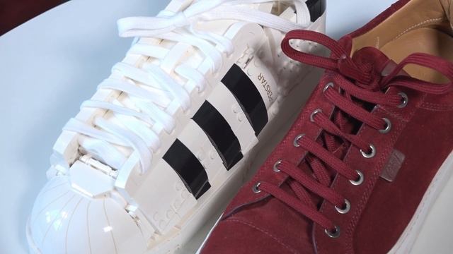 LEGO Кроссовок Adidas Originals Superstar 10282 - Кроссовки сделаны из Лего! смотреть онлайн