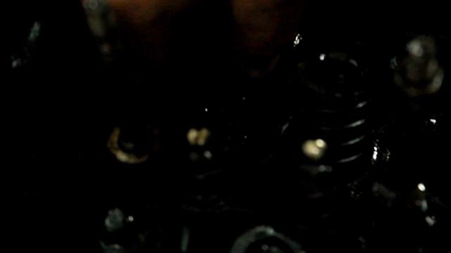 МАСЛОСЪЕМНЫЕ КОЛПАЧКИ. ЛЕГКАЯ ЗАМЕНА на примере ВАЗ2107 смотреть онлайн