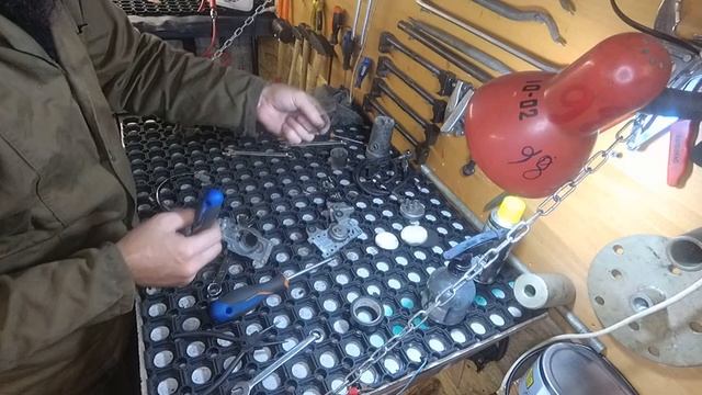 Обслуживание компрессора пневмо-подвески Honda Gold Wing смотреть онлайн