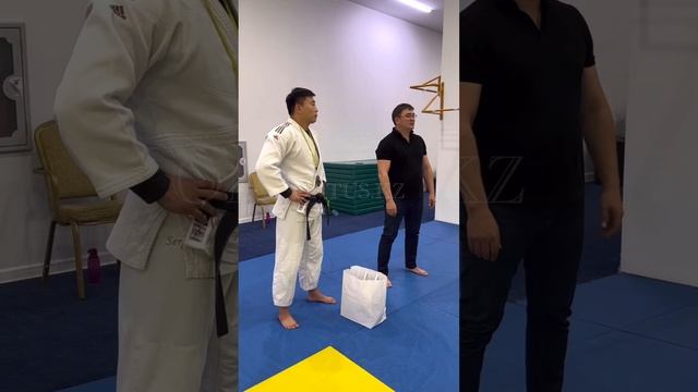 Вручение КМС (кандидат в мастера спорта) по дзюдо в школе ORTUS.KZ. Тренер Пак Сергей Александрович смотреть онлайн