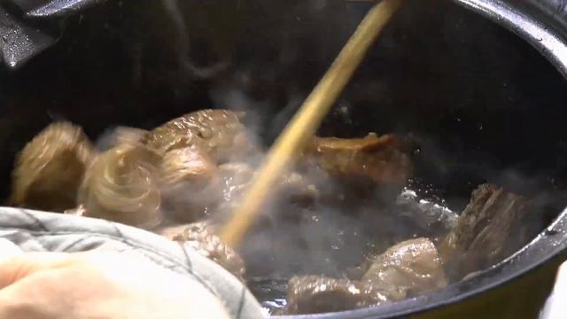 Гуляш венгерский из говядины с тремя видами паприки | Очень вкусно смотреть онлайн