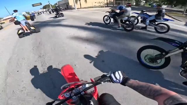 2023 CRF150RB WHEELIE THROUGH MIAMI! смотреть онлайн