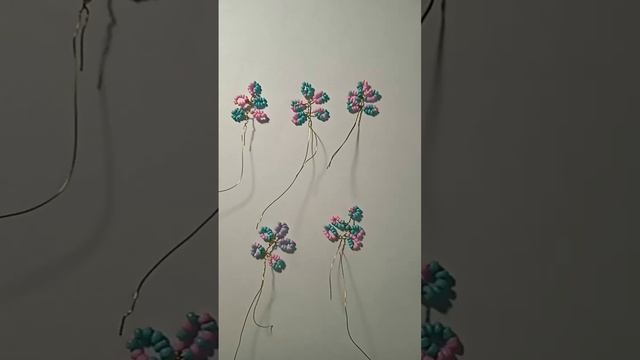 Дерево из бисера, оцени пж ,от 1 до 10 в комментарии #бисерныеукрашения #бисероплетение #бисер смотреть онлайн