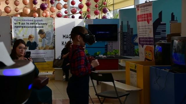 Робополис. международная научно-интерактивная выставка роботов в Мурманске.