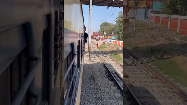 train horn sound effect 😧😲😭#shortvideo#viralvideo #india #railway#speed#train#pilot #youtube#khesar смотреть онлайн