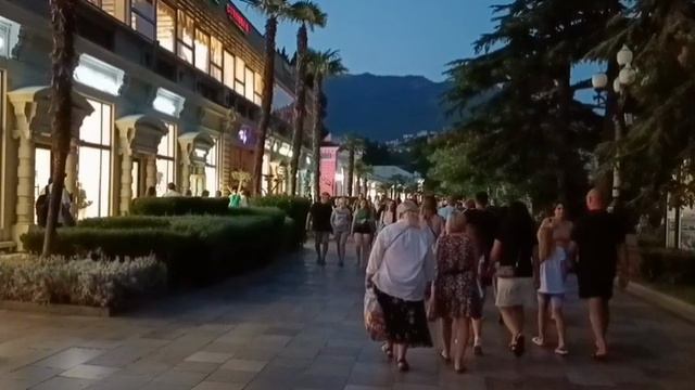 #Крым набережная вечерней Ялты 3.08.24 смотреть онлайн