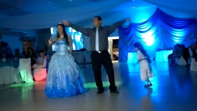 15 AÑOS BAILE ARIANA CHAMORRO Y SU PAPA смотреть онлайн