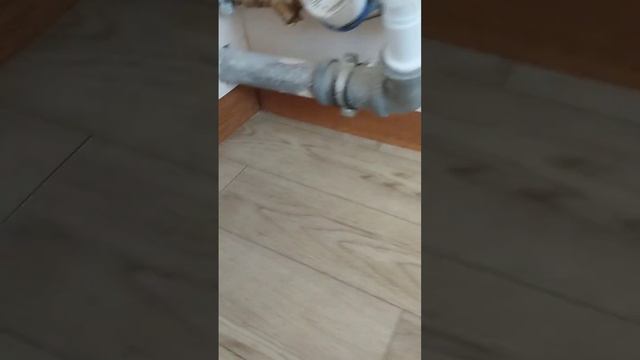 что делать если не хватает 2см плинтуса гродножилстрой знает решение! смотреть онлайн