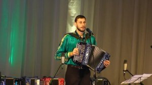 Алексей Симонов с песней * Молодая *