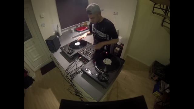 DJ Rasp 'VIVRANT VINYL' Routine смотреть онлайн