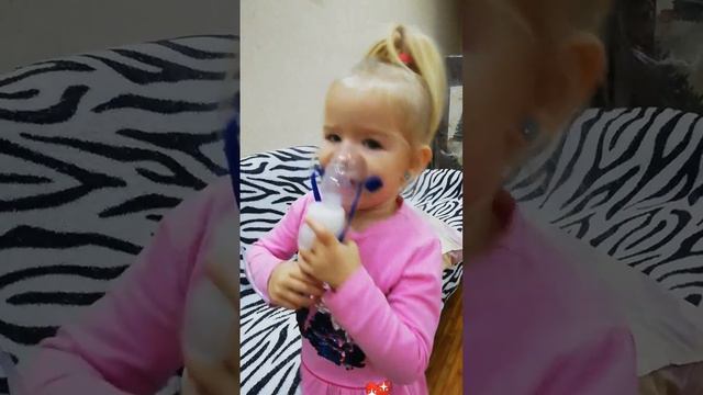 Два года малышке, уже сама делает ингаляции👍👍👍 Раньше боялась, плакала 😂 смотреть онлайн