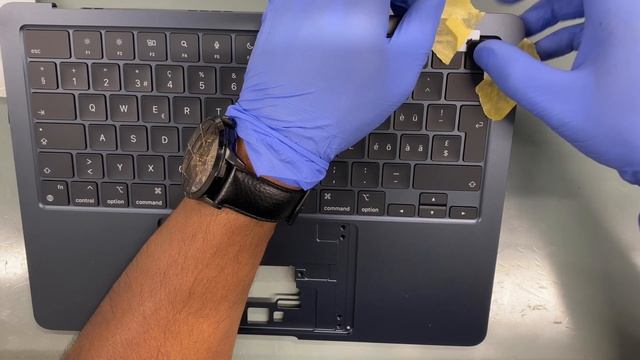 MacBook Air (M2, 2022) Top Case Replacement смотреть онлайн