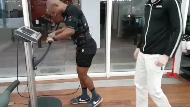 Why Do Pro Athletes Like Usain Bolt Use Electric Muscle Stimulation (EMS) training to boost Fitness смотреть онлайн