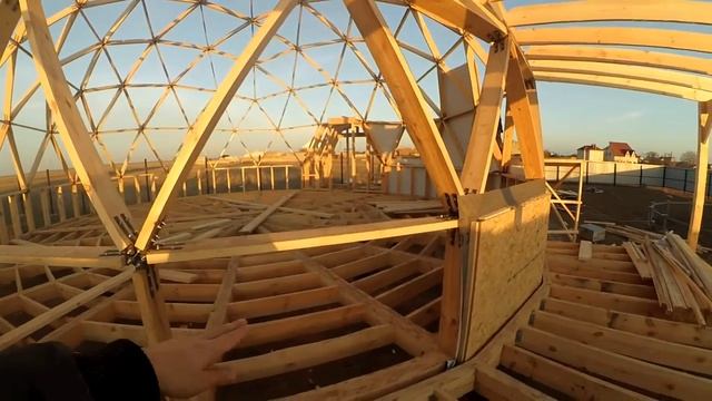 Купольный дом в Евпатории. Начинаем обшивать ОСП смотреть онлайн