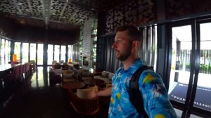 Бухта Сяодунхай. Хайнань. ? Что есть рядом с отелем Intercontinental. Еда и цены.