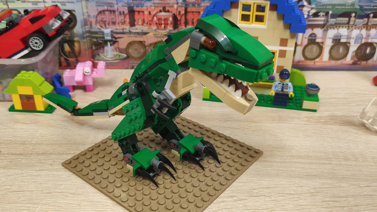 Обзор набора LEGO Creator 31058 Грозный динозавр в собранном состоянии