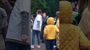 3 июня 2023.парк сосенки. детки отгадывают песни. день защиты детей. концерт.