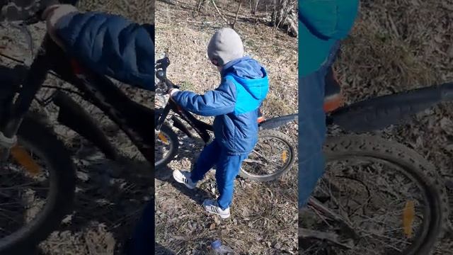 Через болото на велике)