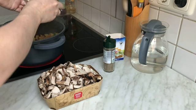 ПРОСТО! ВКУСНО! ПОЛЕЗНО! ТУШИМ ГРИБЫ С МЯСОМ И КАРТОШКОЙ. И МАЛЕНЬКИЙ БОНУС! смотреть онлайн