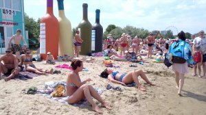 Анапа, Центральный ПЛЯЖ, много туристов. Море чистое, водорослей нет, очень жарко?