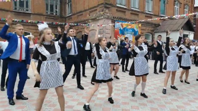 Первый звонок в МОУ СОШ № 3 г. Аткарск смотреть онлайн