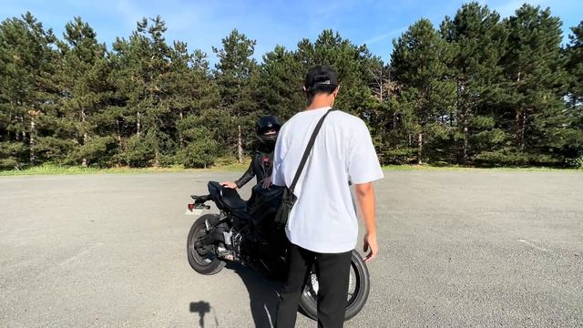 ON DISCUTE CASQUE ARAI ET ÉQUIPEMENTS MOTO AVEC CAT RIDER DEVANT SA KAWASAKI NINJA 650 ! смотреть онлайн