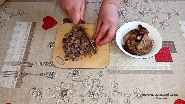 Вкуснейший САЛАТ с КУРИНОЙ ПЕЧЕНЬЮ! Быстро, просто и доступно!/Delicious salad with chicken liver! смотреть онлайн