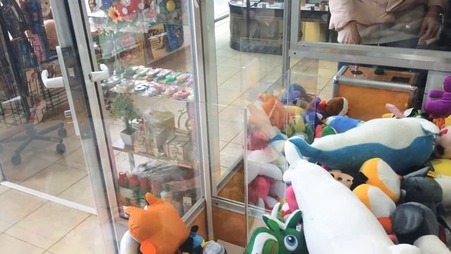 КАК ОБМАНУТЬ АВТОМАТ С ИГРУШКАМИ ? Как выиграть игрушки? смотреть онлайн