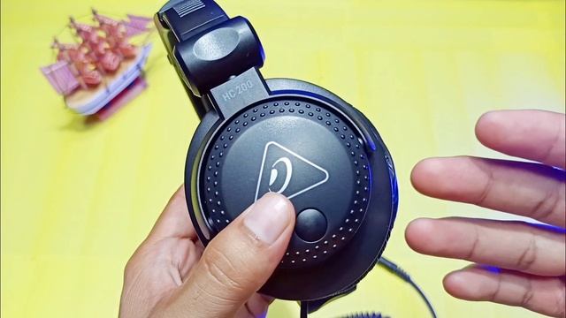 Behringer HC200 Unboxing & Review/ Professional/DJ Headphone/ смотреть онлайн