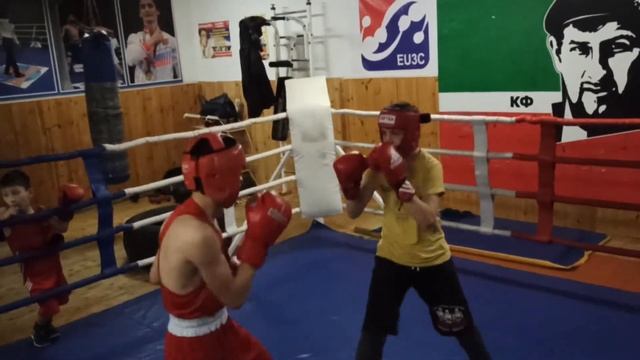 Бокс спарринг(2) МУГАЕВ МУХАММАД-САЛАХ МОВСАРОВ МАГОМЕД смотреть онлайн