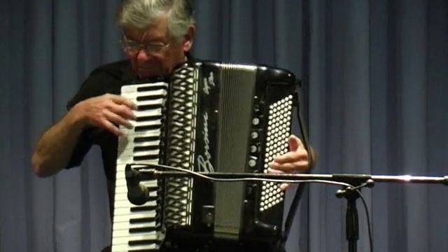 The Entertainer played by Harry Hussey on Accordion смотреть онлайн