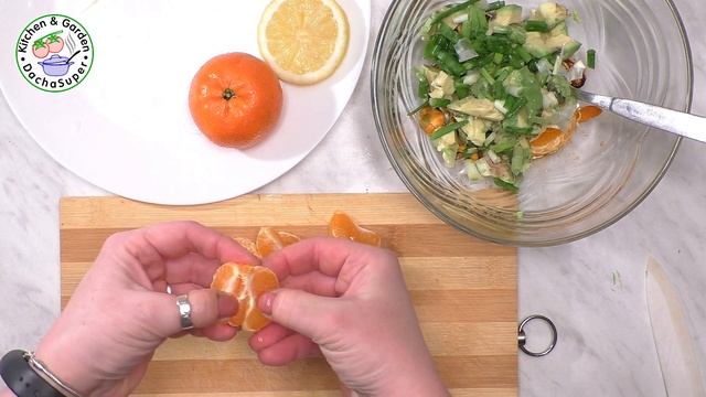 Яркий экзотический салат с мидиями, мандаринами и авокадо смотреть онлайн