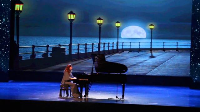 Robin Spielberg - "Moon River" смотреть онлайн