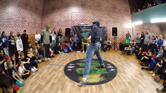 pro 1x1 - bboy Azimuth vs Joono - брейкданс чемпионат TurtleFreeze Battle смотреть онлайн