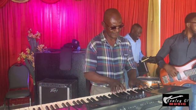 Yon ansyen ka byen dopoze yon SOLO piano. Maestro PERILE #Kompas #solo #Piano смотреть онлайн