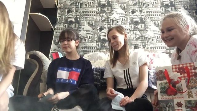 Дарим подарки друг другу ?/ Ночёвка?? смотреть онлайн