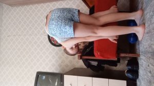 показываю спорт мальчиков и для девочек поднимать предметы девочкам нельзя они слабые