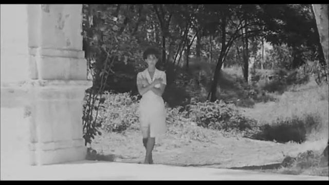 Otto e Mezzo 8½ - Claudia Cardinale & The Barber of Seville смотреть онлайн