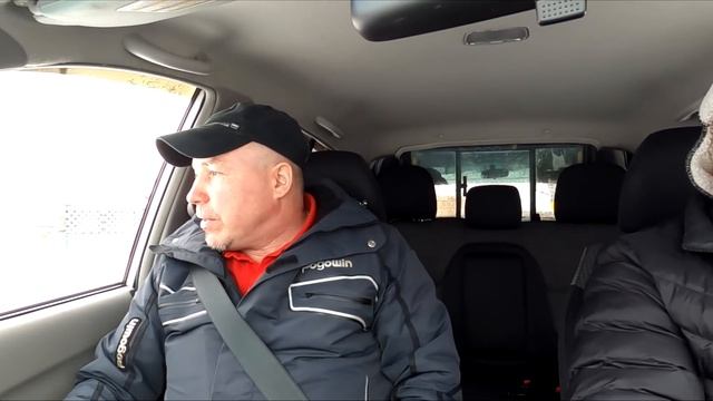Собаки хотели отобрать у Серёжи сосиску, бложик из деревни. смотреть онлайн