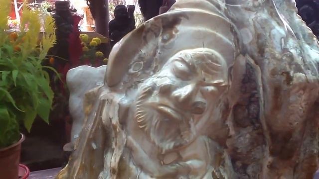 Далат. Территория Храм Золотого Будды. смотреть онлайн