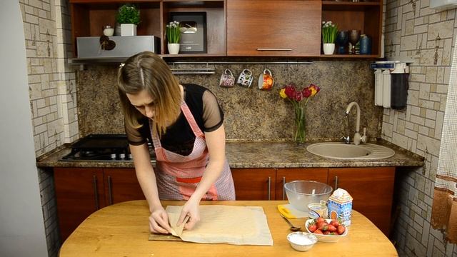 Меренговый рулет Простой рецепт с клубникой Безе с ягодами смотреть онлайн