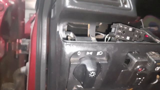 Opel Vectra A. Встановлення передніх ПТФ , яко є штатна проводка. смотреть онлайн