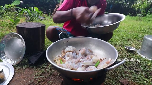 KING SIZE PRAWNS COOKING BY DADDY | Tiger Prawns Pepper Fry | Giant Prawns Recipe | Farmer Cooking смотреть онлайн