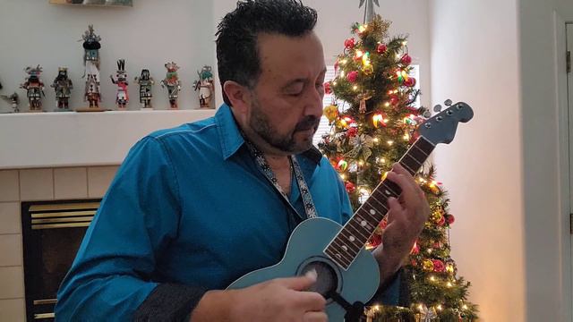 Little Drummer Boy on a Fender Dhani Harrison Electric Ukulele смотреть онлайн