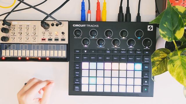 Simple, Upbeat Tune on the Novation Circuit Tracks and Korg Volca Keys смотреть онлайн
