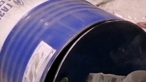 Бочка под комбикорм. Режем бочку (200 литров)